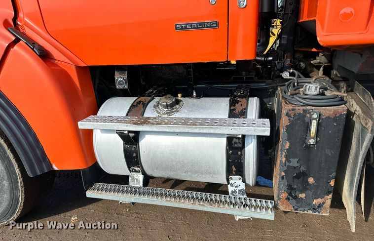 image for item DO3174 2005 Sterling LT9500 dump truck