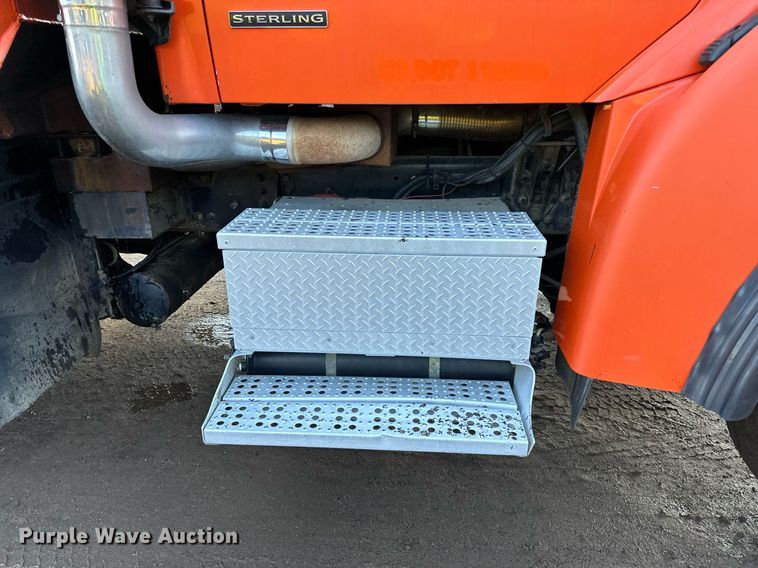 image for item DO3174 2005 Sterling LT9500 dump truck