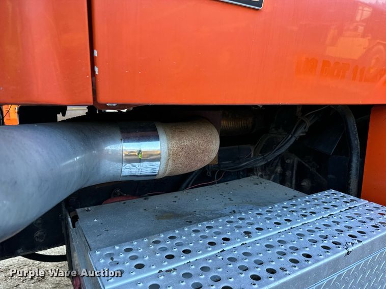 image for item DO3174 2005 Sterling LT9500 dump truck