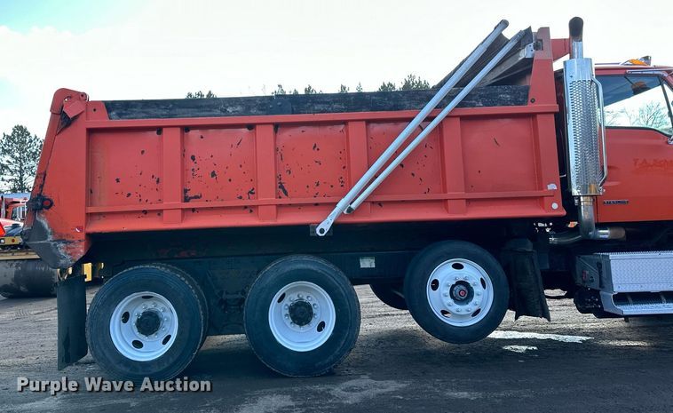 image for item DO3174 2005 Sterling LT9500 dump truck