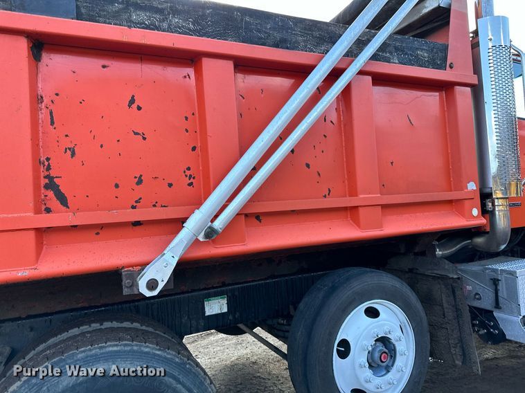 image for item DO3174 2005 Sterling LT9500 dump truck