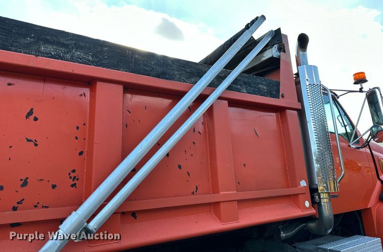 image for item DO3174 2005 Sterling LT9500 dump truck