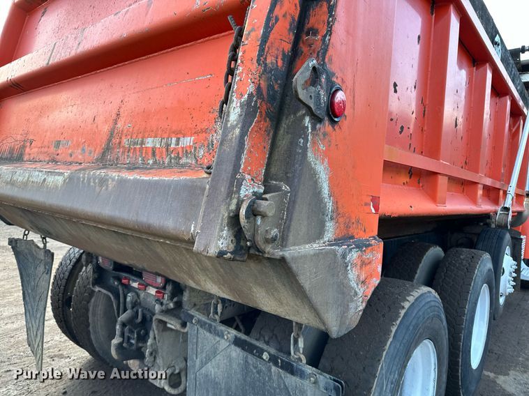 image for item DO3174 2005 Sterling LT9500 dump truck