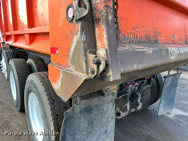 image for item DO3174 2005 Sterling LT9500 dump truck