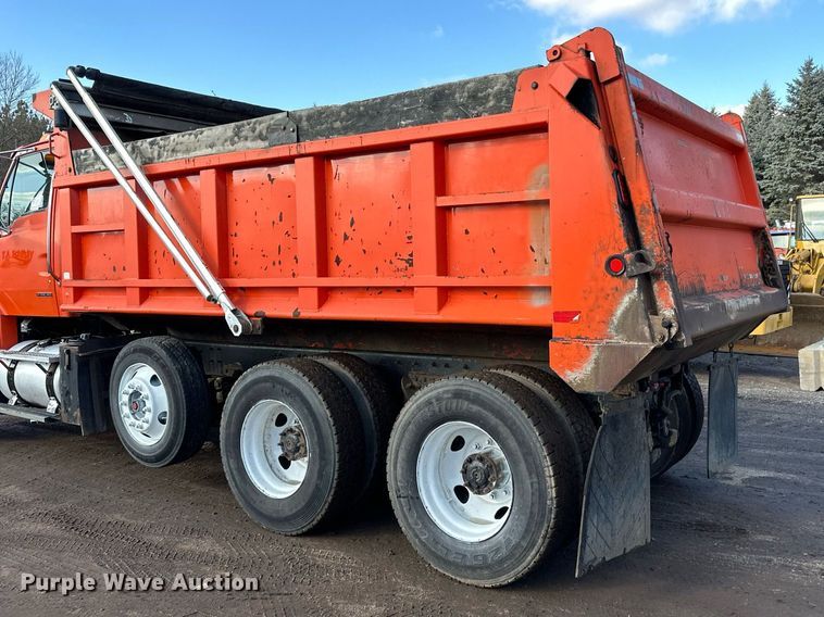 image for item DO3174 2005 Sterling LT9500 dump truck