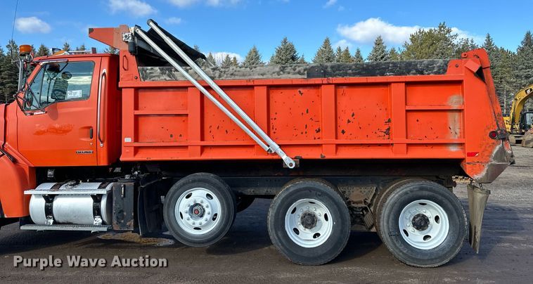 image for item DO3174 2005 Sterling LT9500 dump truck