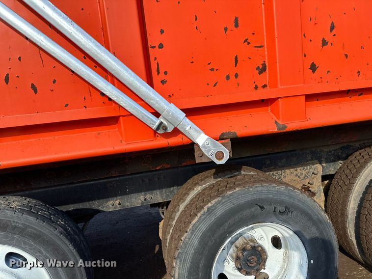 image for item DO3174 2005 Sterling LT9500 dump truck