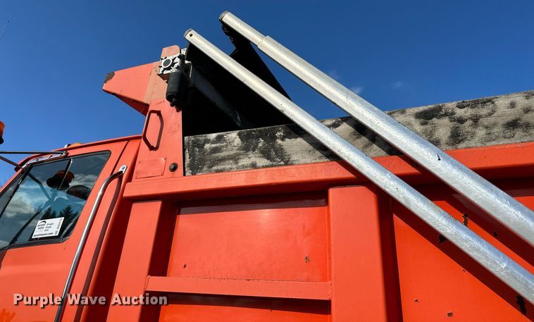 image for item DO3174 2005 Sterling LT9500 dump truck