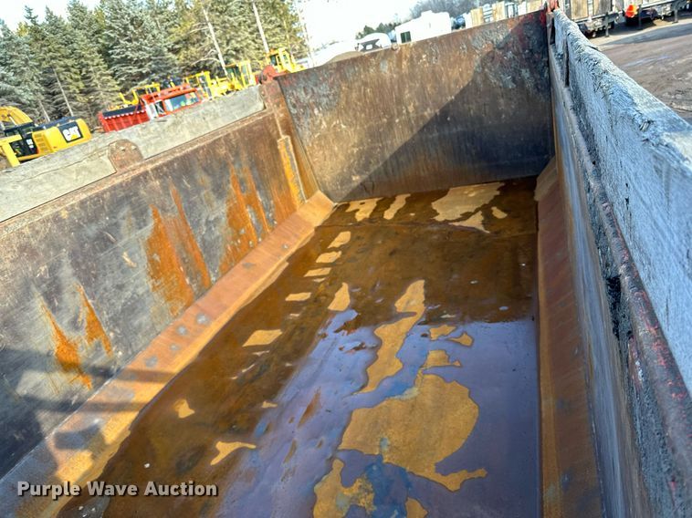 image for item DO3174 2005 Sterling LT9500 dump truck