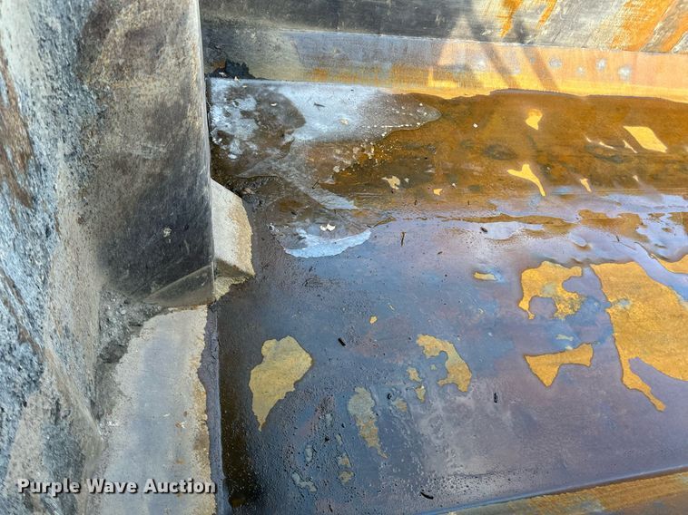 image for item DO3174 2005 Sterling LT9500 dump truck