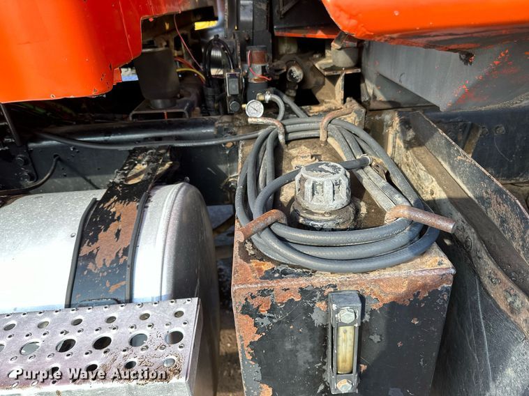 image for item DO3174 2005 Sterling LT9500 dump truck