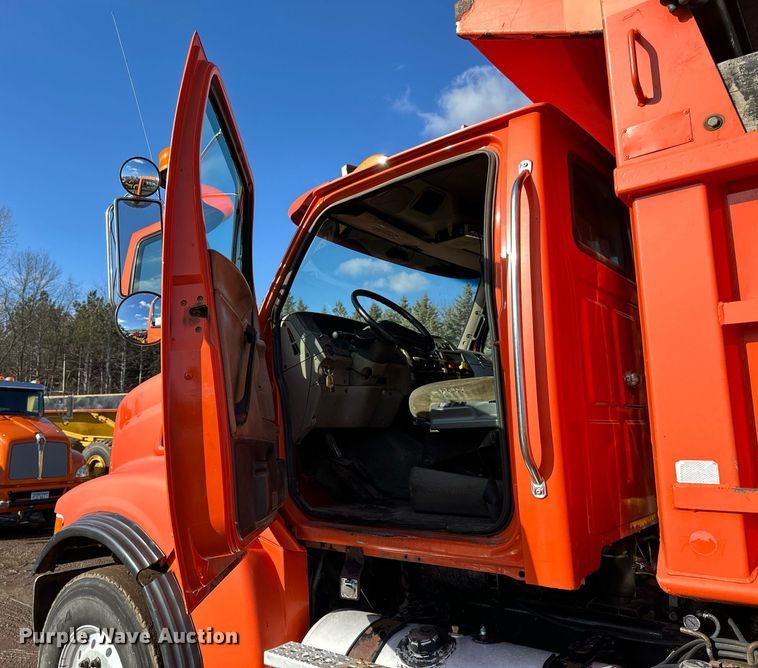 image for item DO3174 2005 Sterling LT9500 dump truck