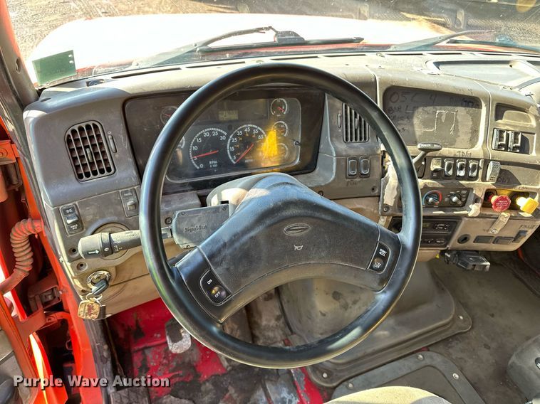image for item DO3174 2005 Sterling LT9500 dump truck
