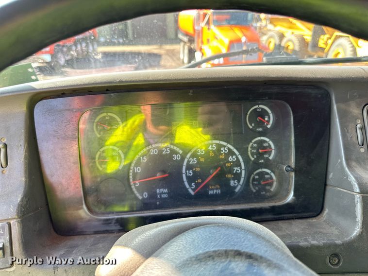 image for item DO3174 2005 Sterling LT9500 dump truck