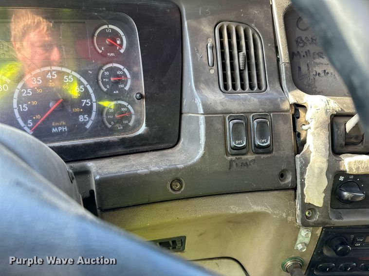 image for item DO3174 2005 Sterling LT9500 dump truck