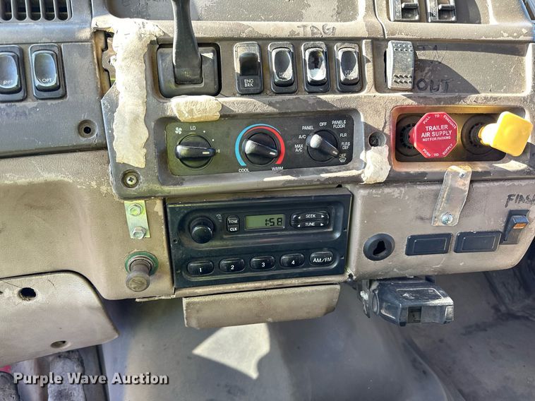 image for item DO3174 2005 Sterling LT9500 dump truck