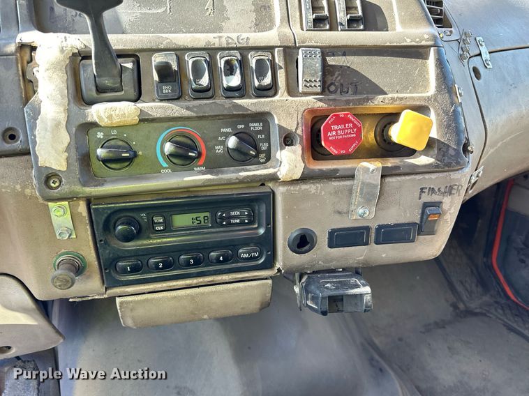 image for item DO3174 2005 Sterling LT9500 dump truck