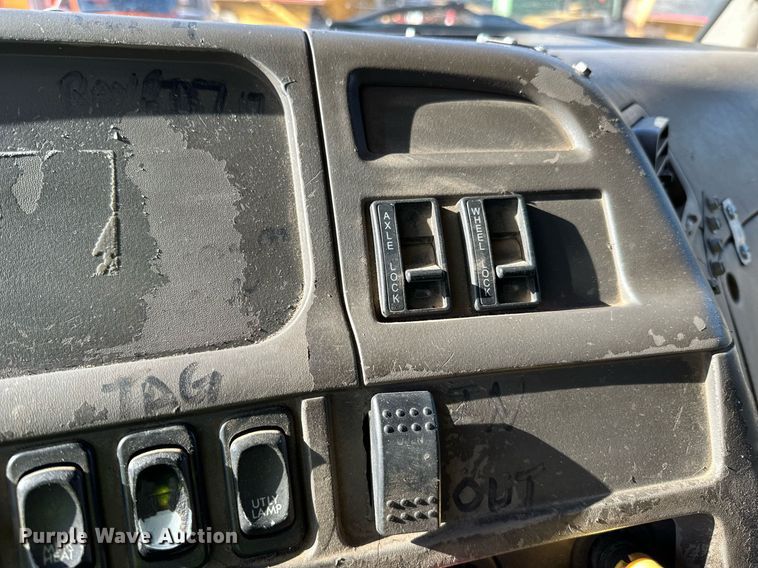 image for item DO3174 2005 Sterling LT9500 dump truck