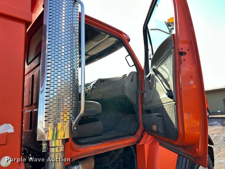 image for item DO3174 2005 Sterling LT9500 dump truck