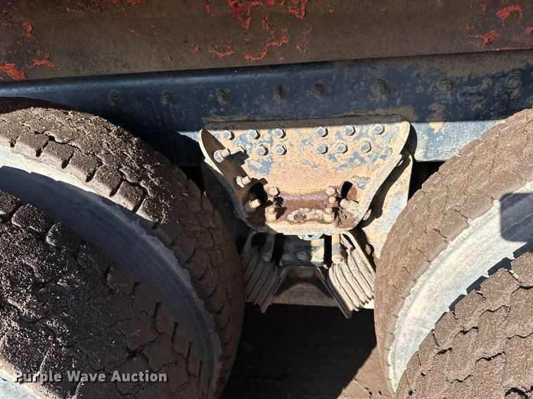 image for item DO3174 2005 Sterling LT9500 dump truck