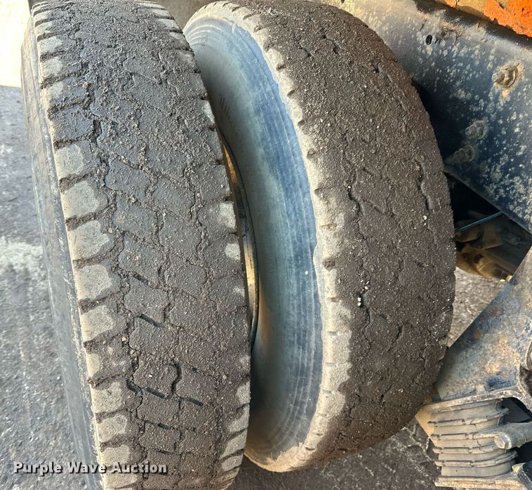 image for item DO3174 2005 Sterling LT9500 dump truck