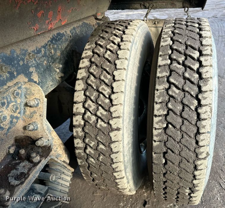 image for item DO3174 2005 Sterling LT9500 dump truck