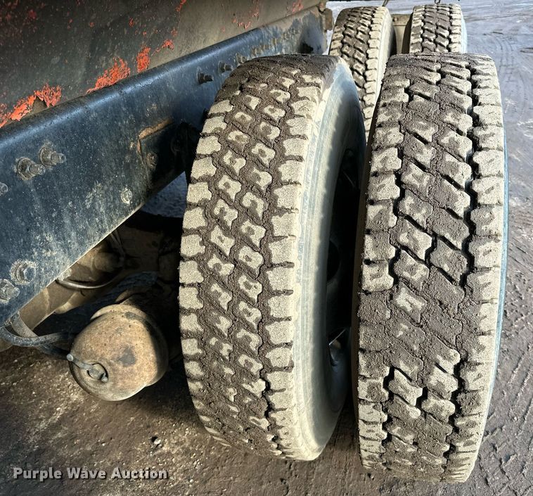 image for item DO3174 2005 Sterling LT9500 dump truck