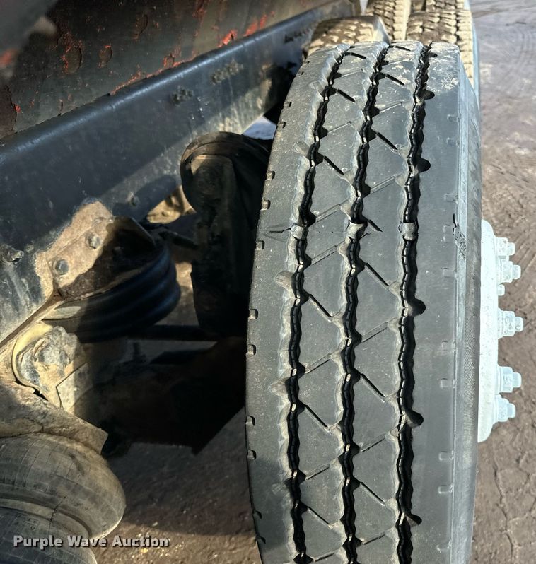 image for item DO3174 2005 Sterling LT9500 dump truck