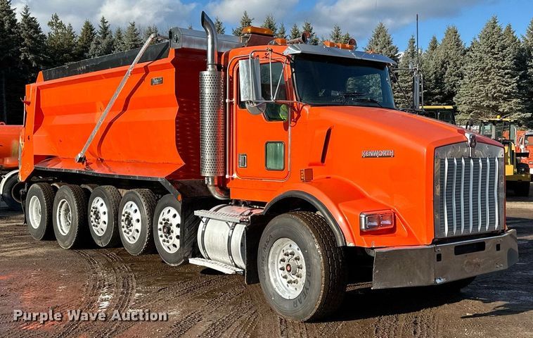 image for item DO3175 2002 Kenworth  T800 dump truck