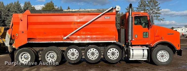 image for item DO3175 2002 Kenworth  T800 dump truck