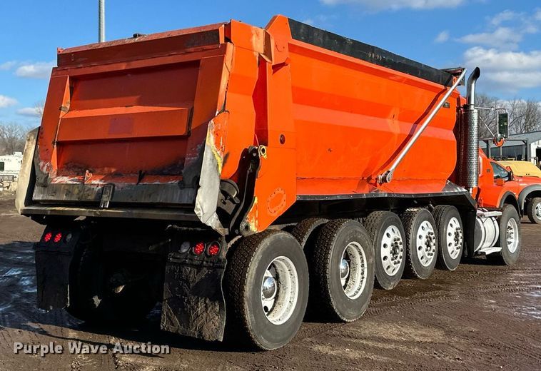 image for item DO3175 2002 Kenworth  T800 dump truck