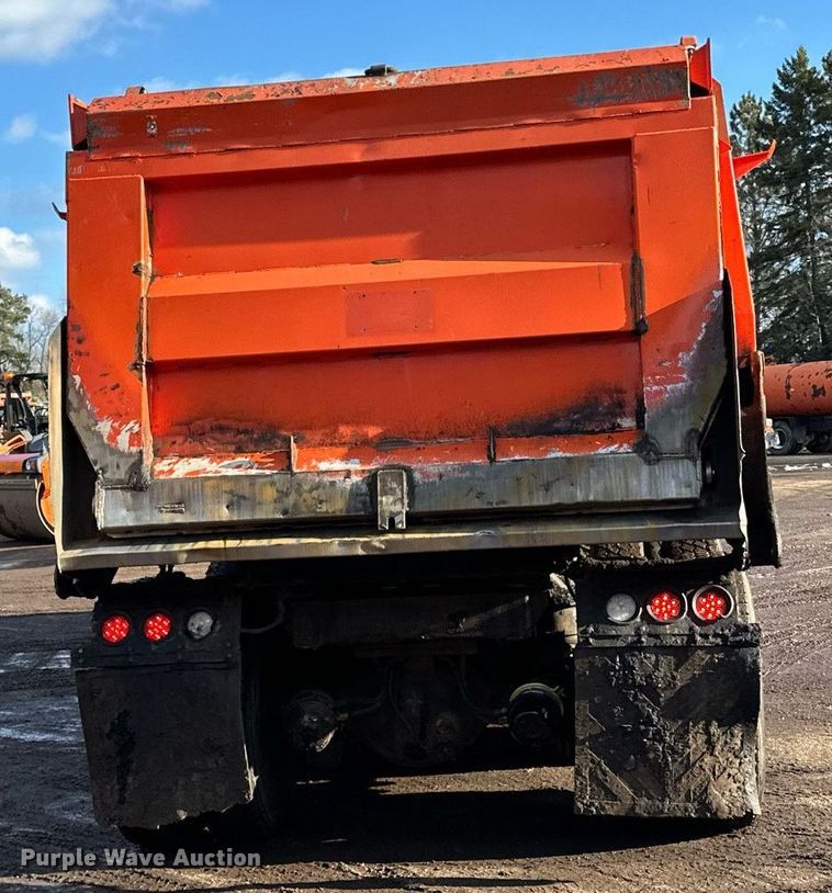 image for item DO3175 2002 Kenworth  T800 dump truck