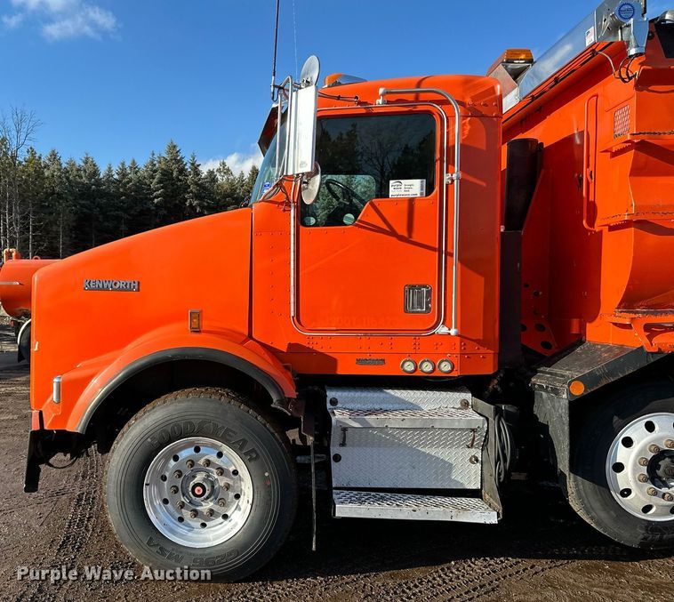 image for item DO3175 2002 Kenworth  T800 dump truck