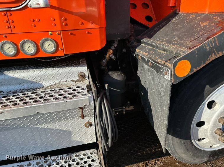 image for item DO3175 2002 Kenworth  T800 dump truck