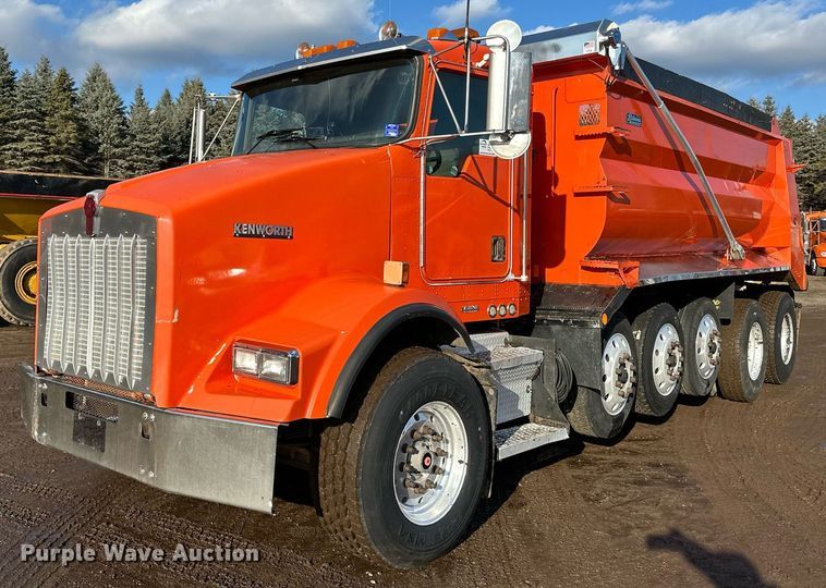 image for item DO3175 2002 Kenworth  T800 dump truck