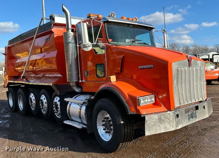 image for item DO3175 2002 Kenworth  T800 dump truck