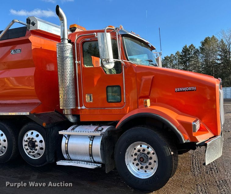 image for item DO3175 2002 Kenworth  T800 dump truck