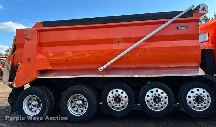 image for item DO3175 2002 Kenworth  T800 dump truck