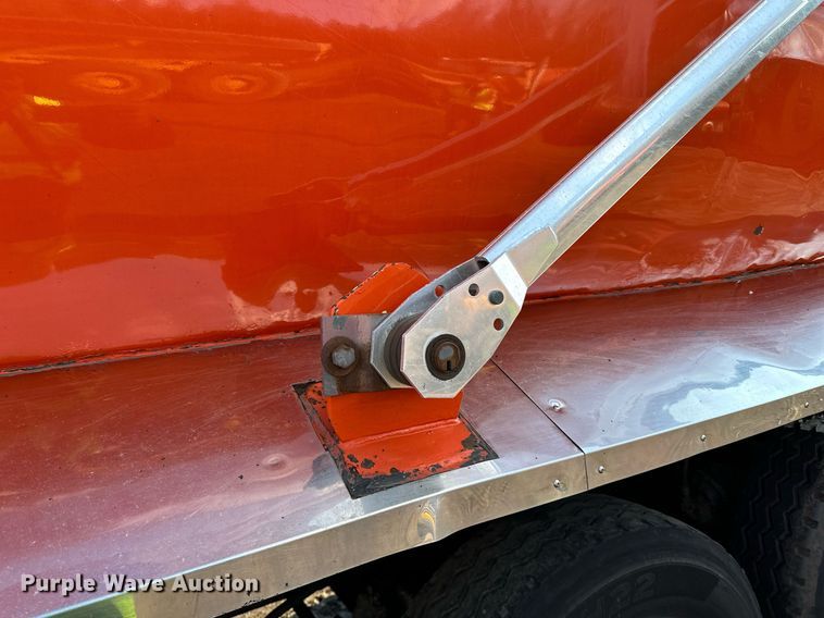 image for item DO3175 2002 Kenworth  T800 dump truck