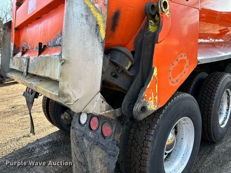 image for item DO3175 2002 Kenworth  T800 dump truck