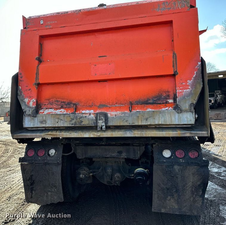 image for item DO3175 2002 Kenworth  T800 dump truck