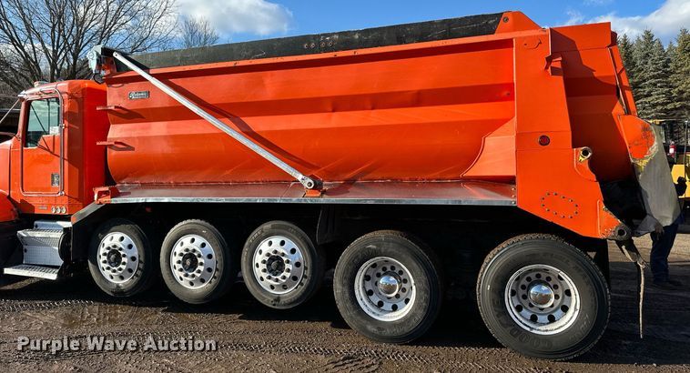 image for item DO3175 2002 Kenworth  T800 dump truck