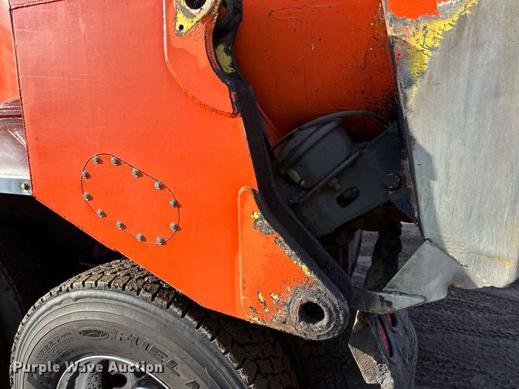 image for item DO3175 2002 Kenworth  T800 dump truck