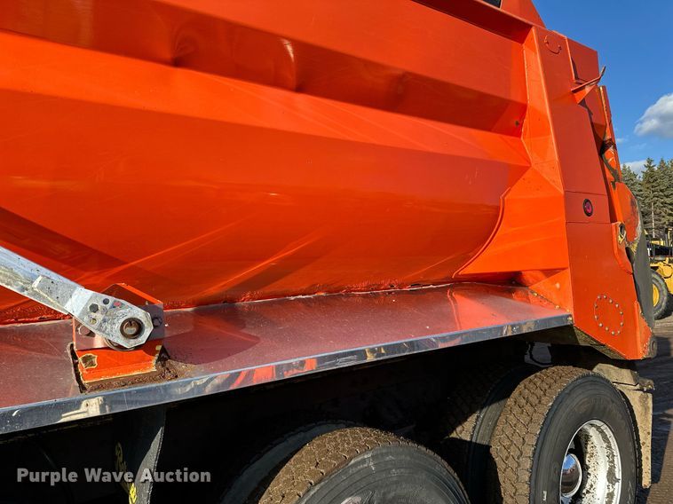 image for item DO3175 2002 Kenworth  T800 dump truck