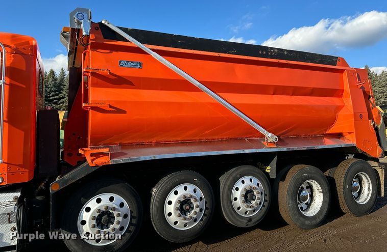 image for item DO3175 2002 Kenworth  T800 dump truck