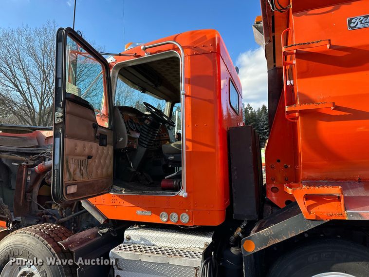 image for item DO3175 2002 Kenworth  T800 dump truck