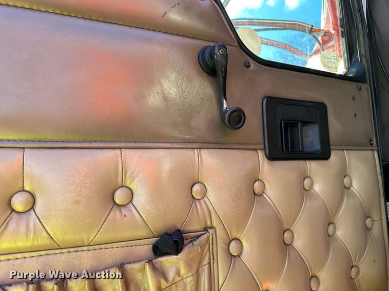 image for item DO3175 2002 Kenworth  T800 dump truck