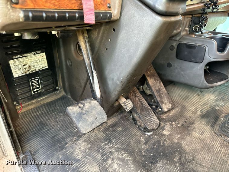 image for item DO3175 2002 Kenworth  T800 dump truck