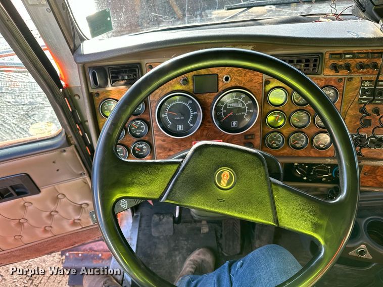 image for item DO3175 2002 Kenworth  T800 dump truck