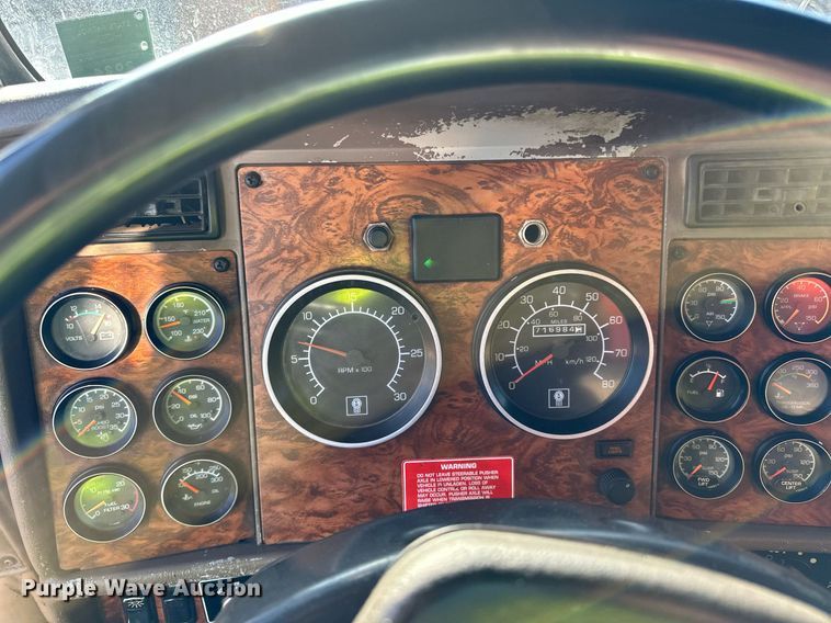 image for item DO3175 2002 Kenworth  T800 dump truck